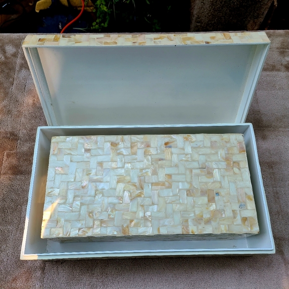 Set Of Two Mother of Pearl With A Herringbone Pattern Decorative Boxes - Picture 10 of 10
